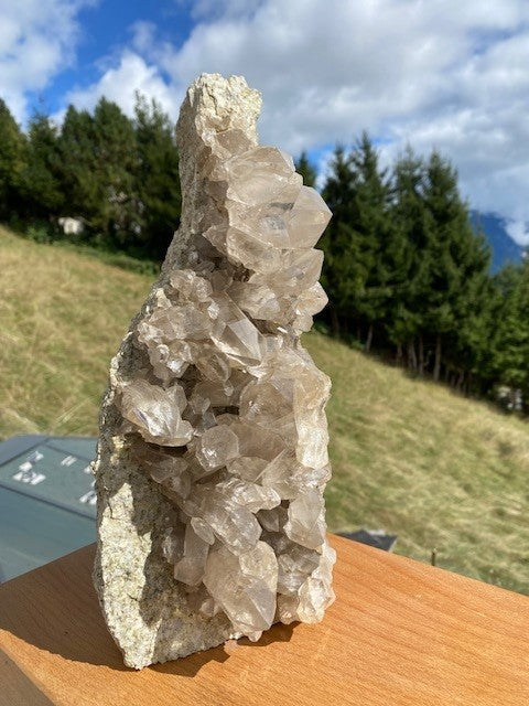 Rauchquarzstufe-Schweiz-helle Eleganz-Erdende Kraft