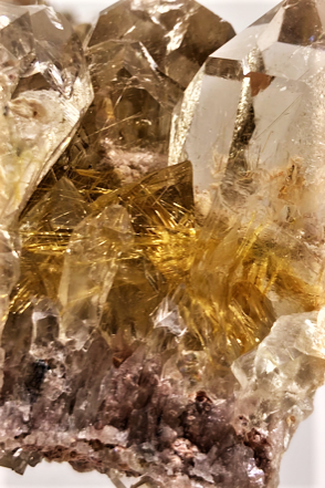 Rauchquarz mit Rutileinschlüssen SST 012