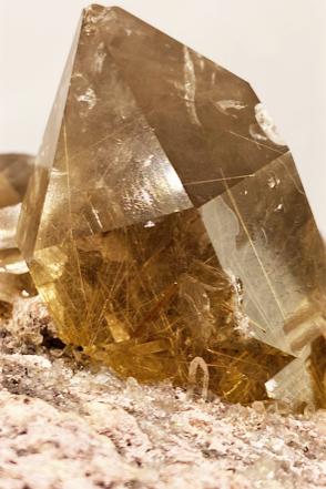 Rauchquarz mit Rutileinschlüssen SST 012